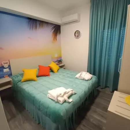 Il Paradiso Di Marilyn לינה וארוחת בוקר Pace Del Mela